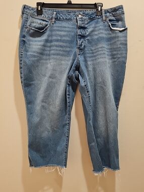 Old Navy Light Blue Cropped Raw-Hem Jeans